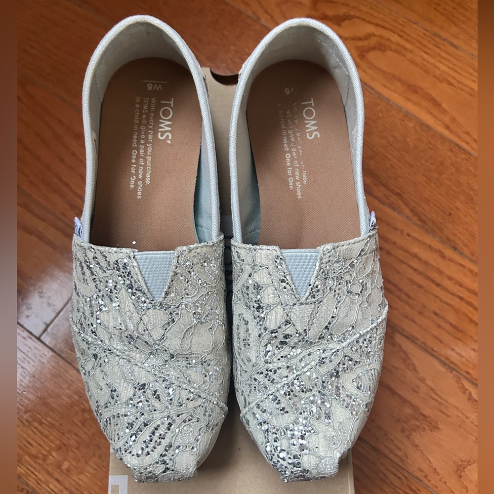 Toms classic silver lace glitz